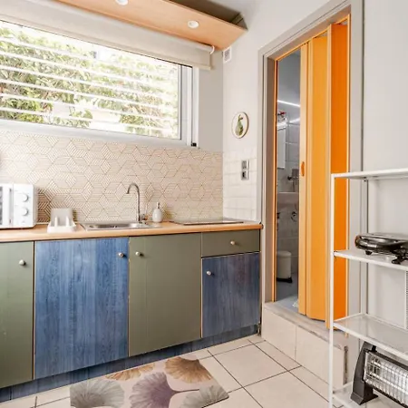 Apartment Eva's Artistic Studio, 33sqm Metro 7'