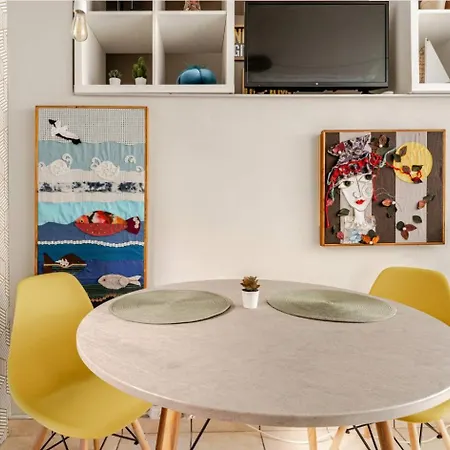 Apartment Eva's Artistic Studio, 33sqm Metro 7' *