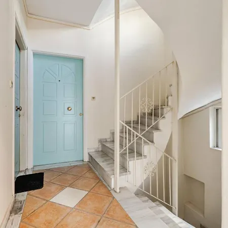 Eva's Artistic Studio, 33sqm Metro 7' Apartment Athens